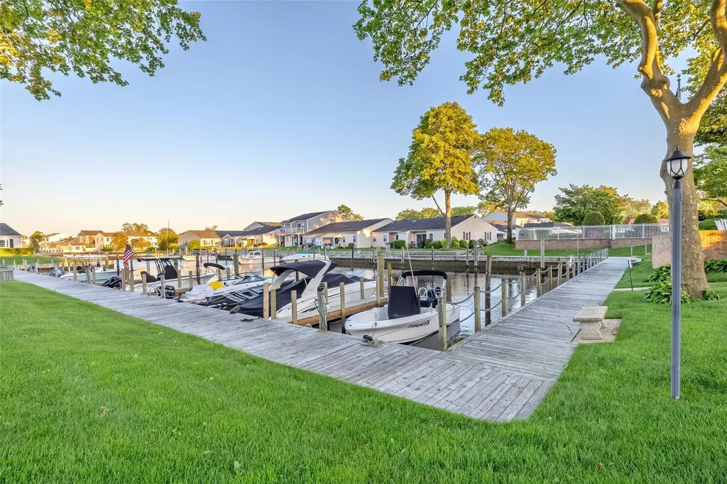 7 Harbor N Amityville NY 11701