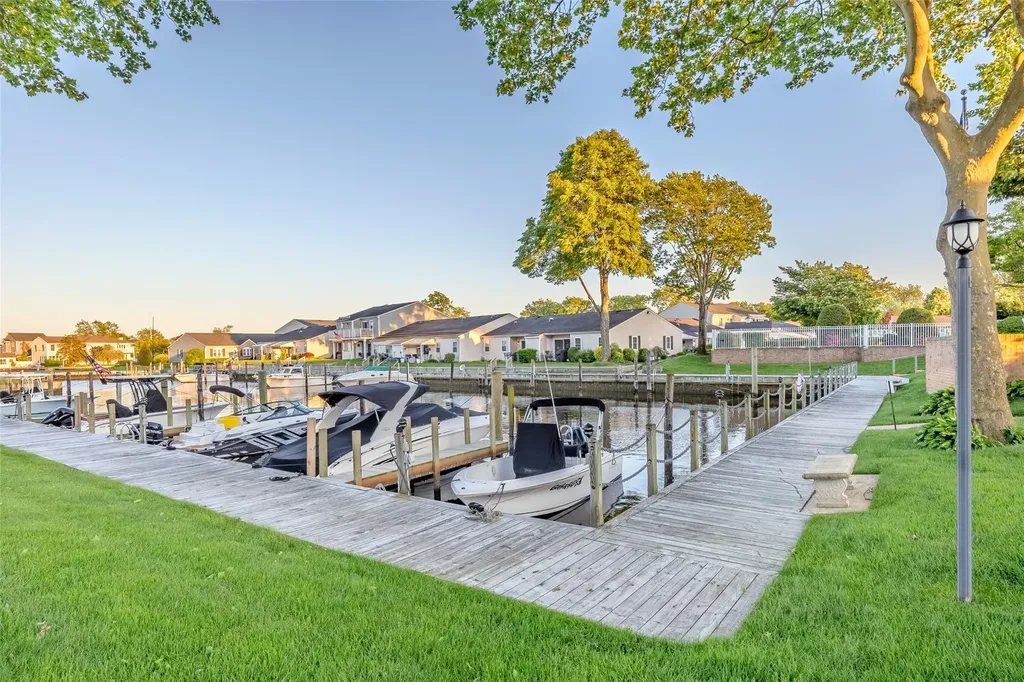 7 Harbor N Amityville NY 11701