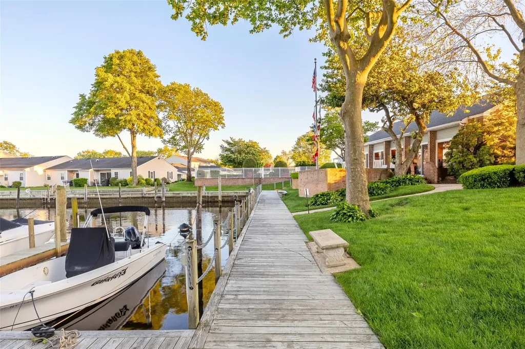 7 Harbor N Amityville NY 11701