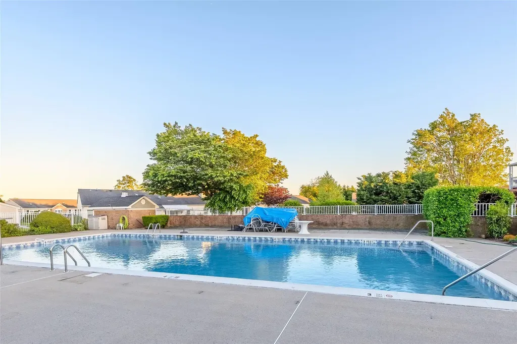 7 Harbor N Amityville NY 11701