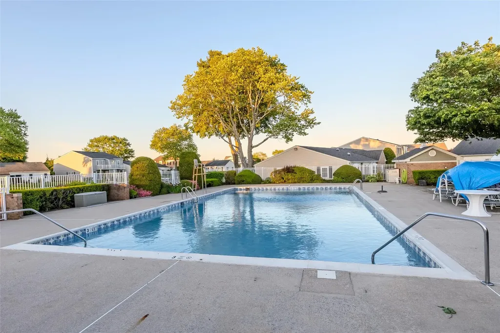 7 Harbor N Amityville NY 11701
