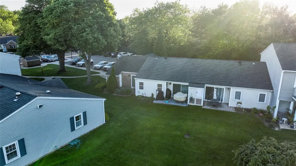 7 Harbor N Amityville NY 11701