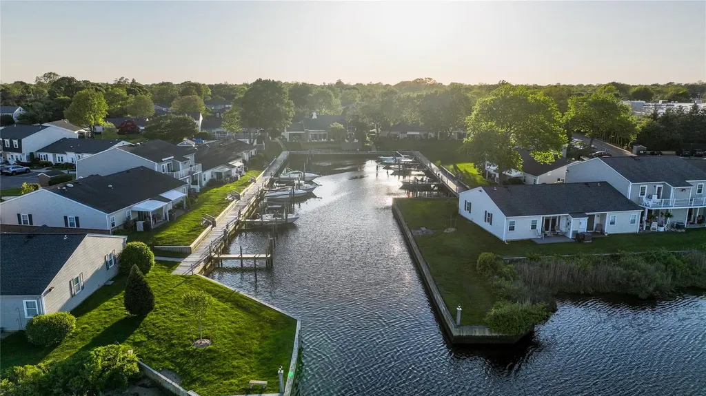 7 Harbor N Amityville NY 11701