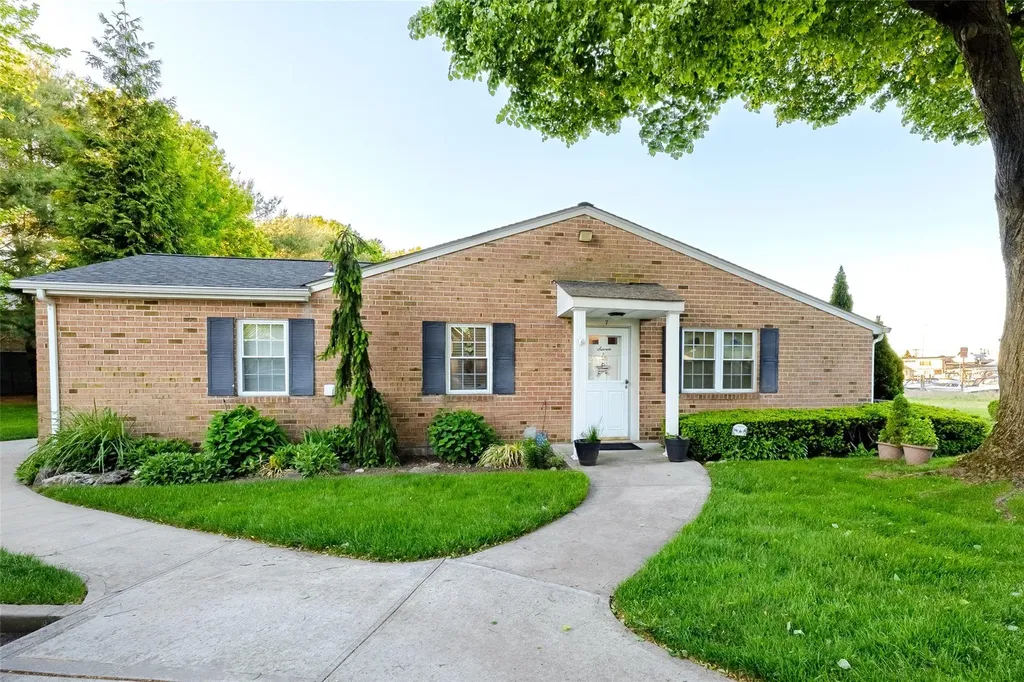 7 Harbor N Amityville NY 11701