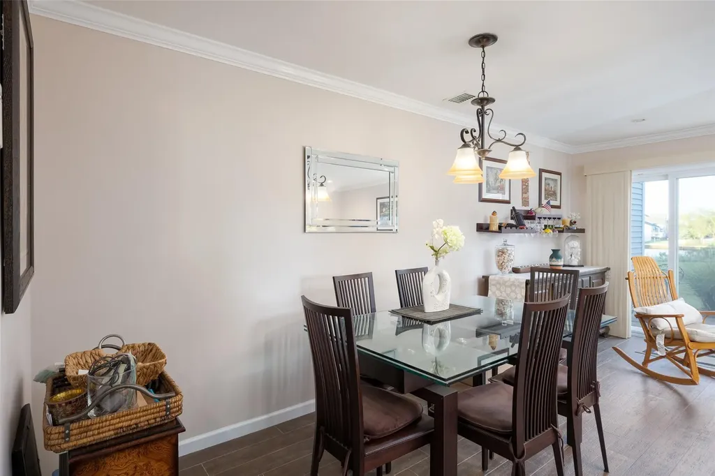7 Harbor N Amityville NY 11701