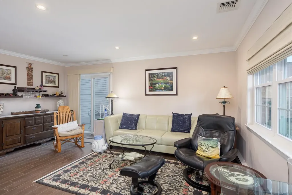 7 Harbor N Amityville NY 11701