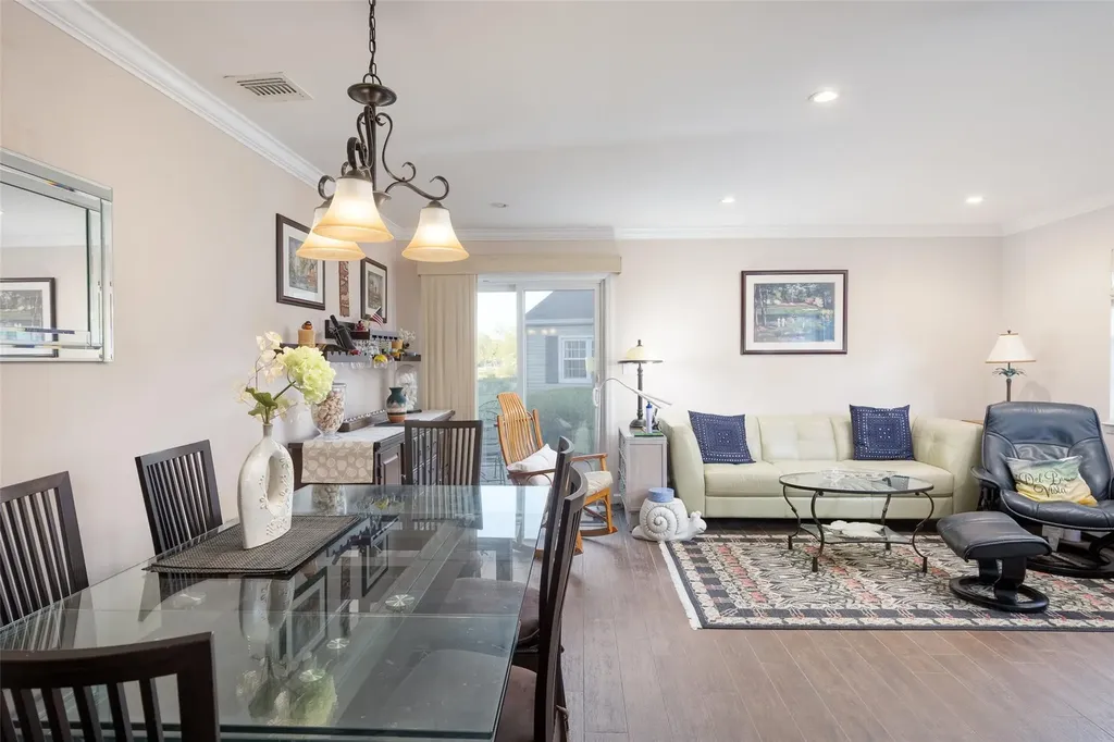 7 Harbor N Amityville NY 11701