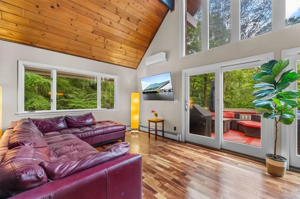 35 Brookside Avenue Putnam Valley NY 10579