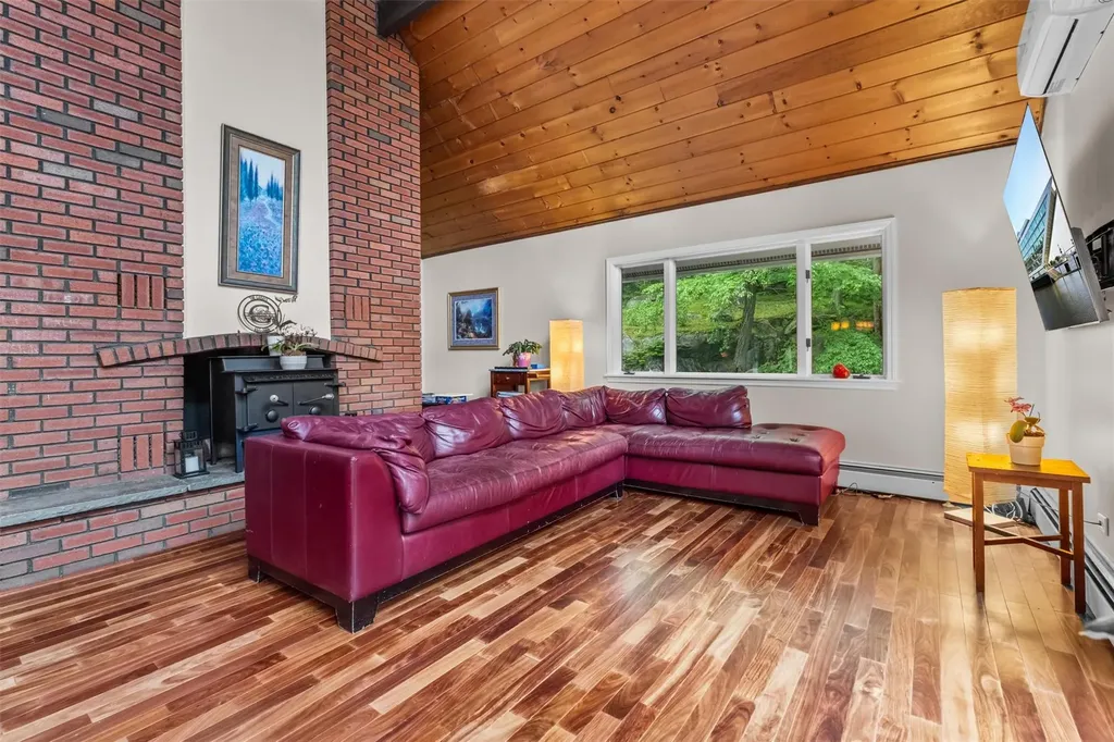 35 Brookside Avenue Putnam Valley NY 10579