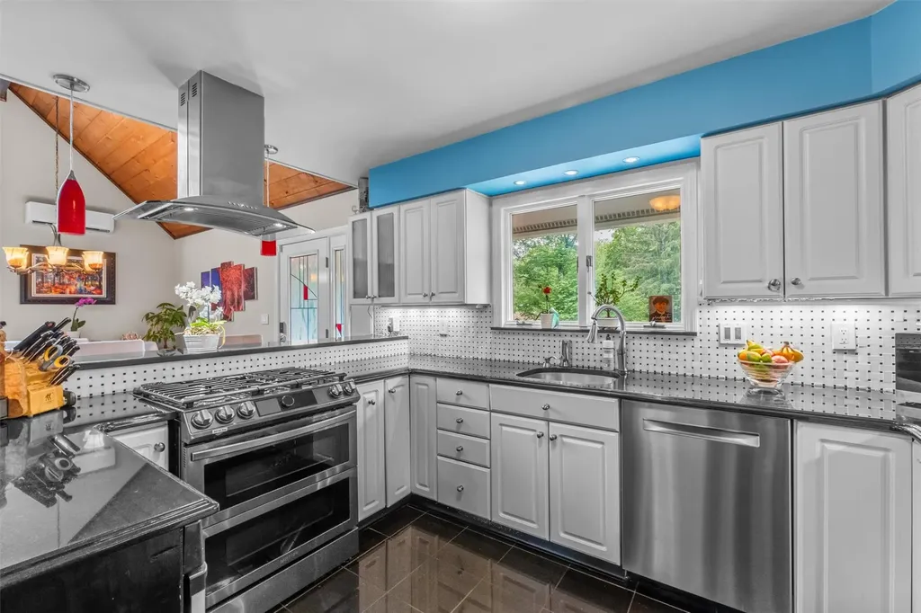 35 Brookside Avenue Putnam Valley NY 10579