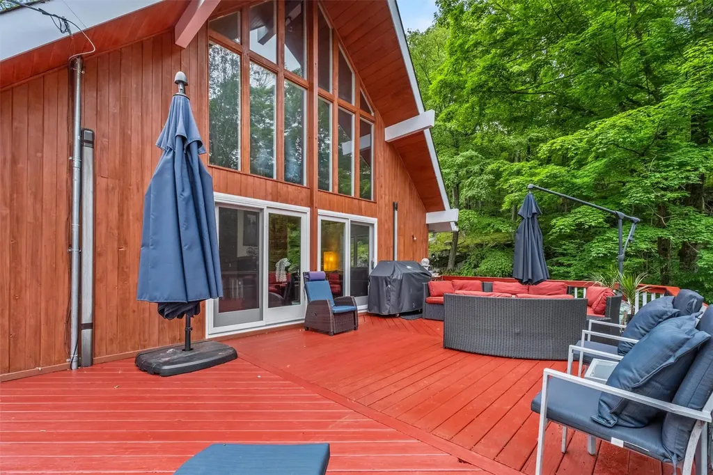 35 Brookside Avenue Putnam Valley NY 10579