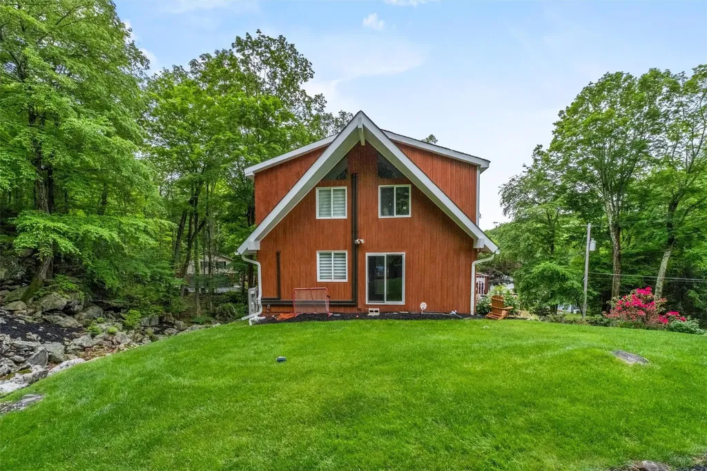 35 Brookside Avenue Putnam Valley NY 10579