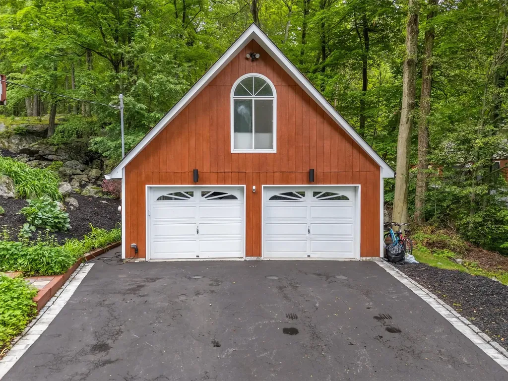 35 Brookside Avenue Putnam Valley NY 10579