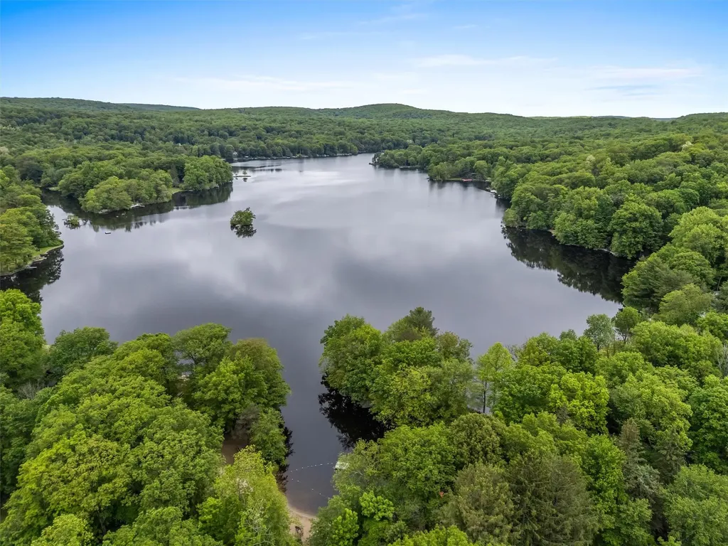 35 Brookside Avenue Putnam Valley NY 10579