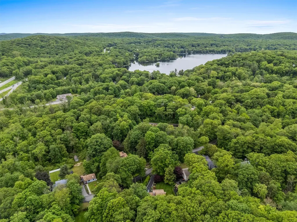 35 Brookside Avenue Putnam Valley NY 10579