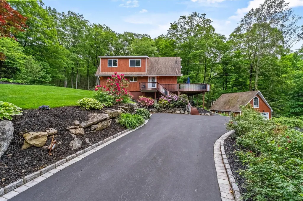 35 Brookside Avenue Putnam Valley NY 10579