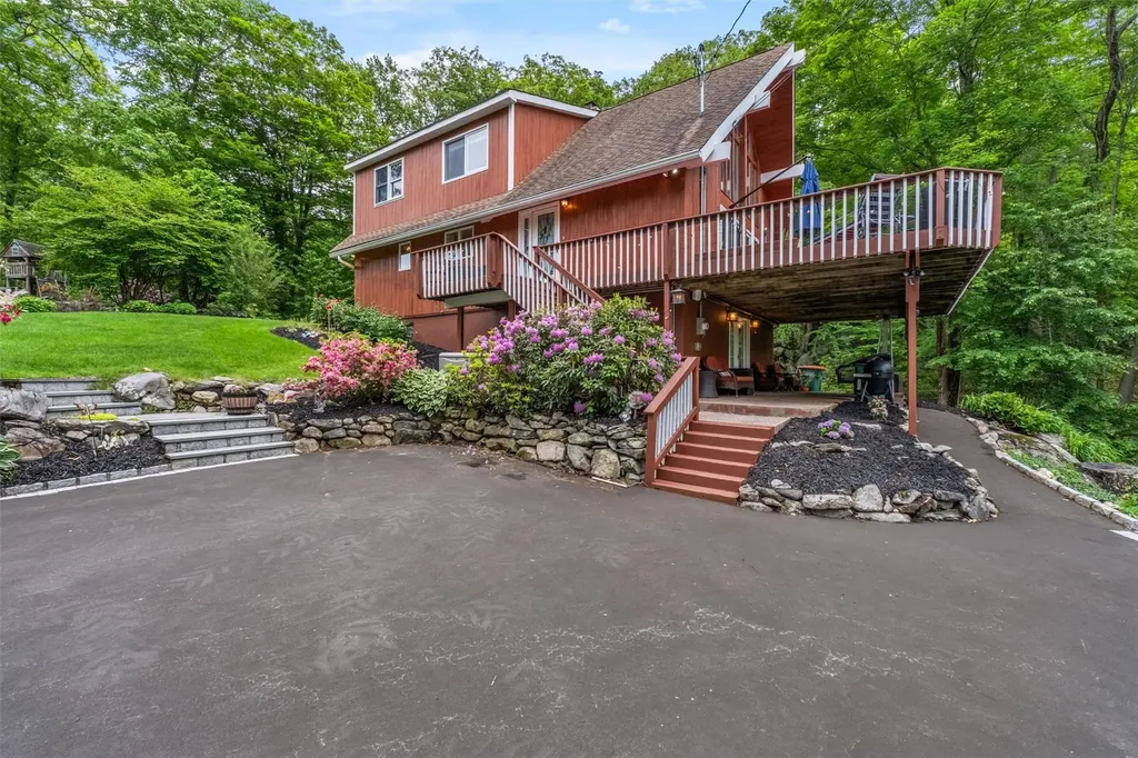 35 Brookside Avenue Putnam Valley NY 10579