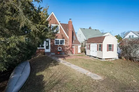 68 Stuart Avenue Amityville NY 11701