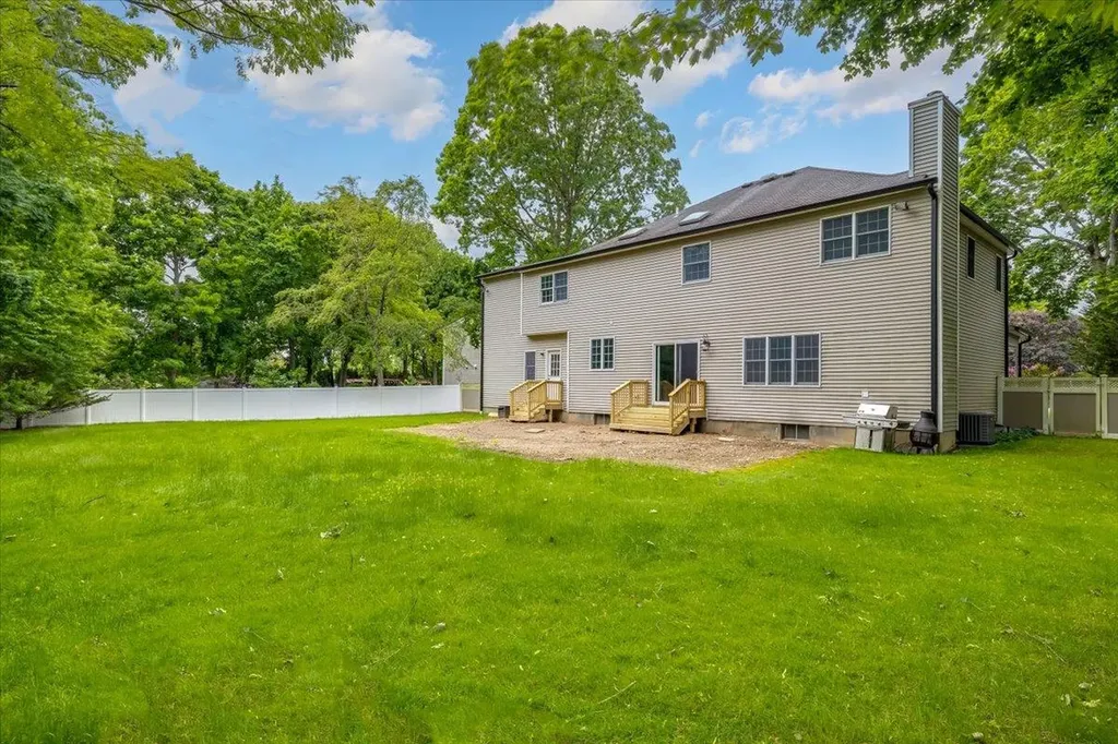 10 Aspen Circle Saint James NY 11780