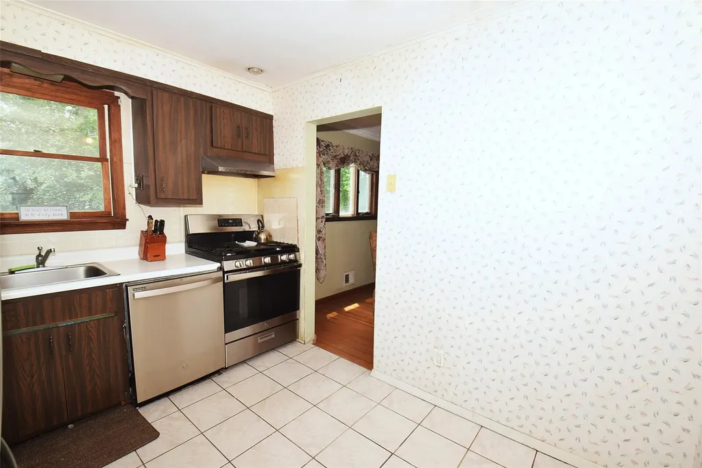 2 Walnut Drive Syosset NY 11791