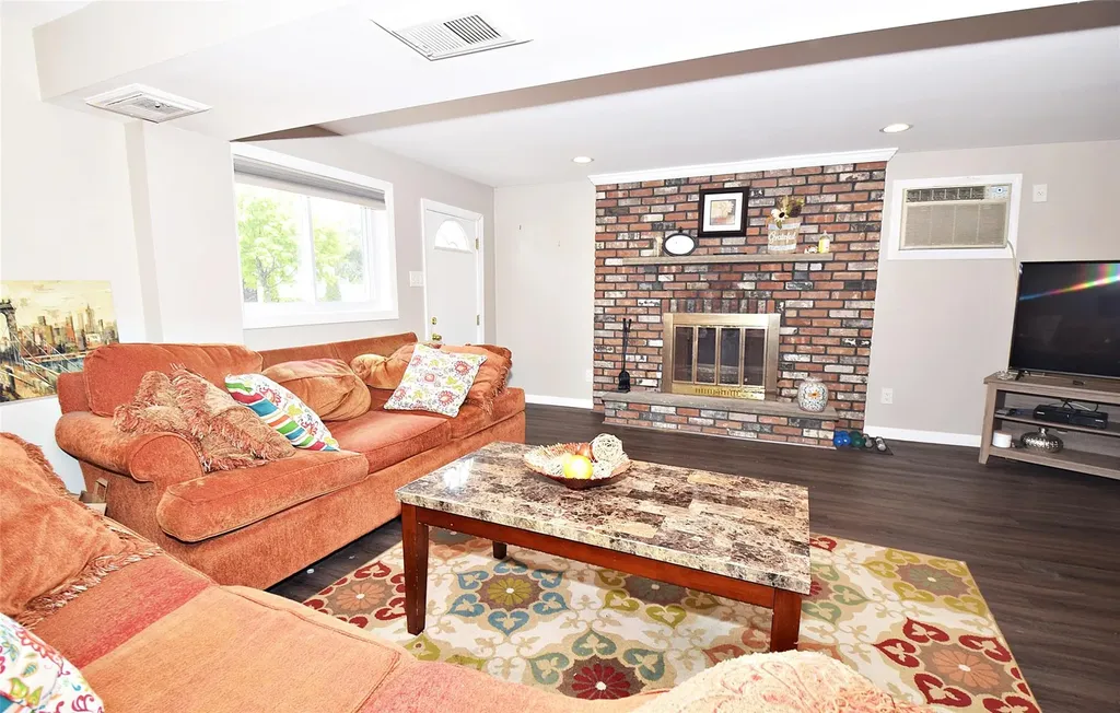 2 Walnut Drive Syosset NY 11791