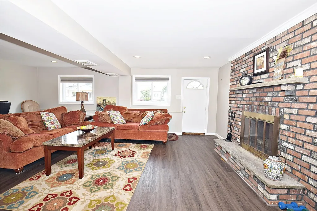 2 Walnut Drive Syosset NY 11791