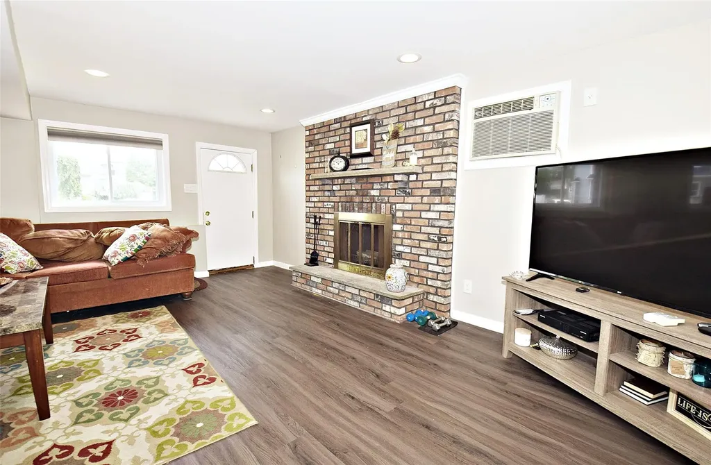 2 Walnut Drive Syosset NY 11791