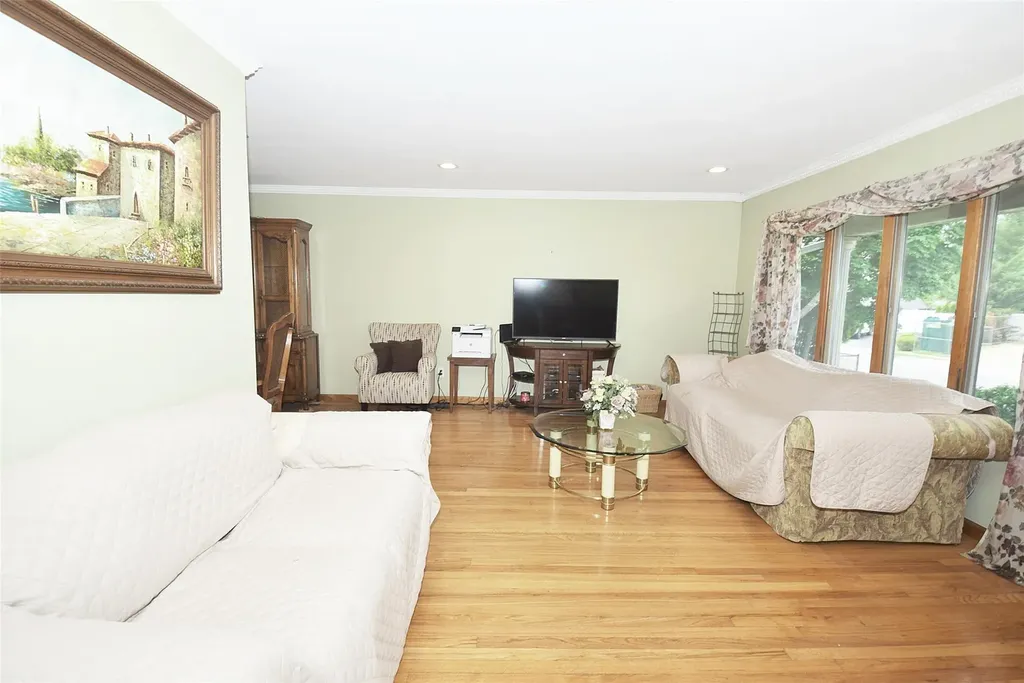 2 Walnut Drive Syosset NY 11791