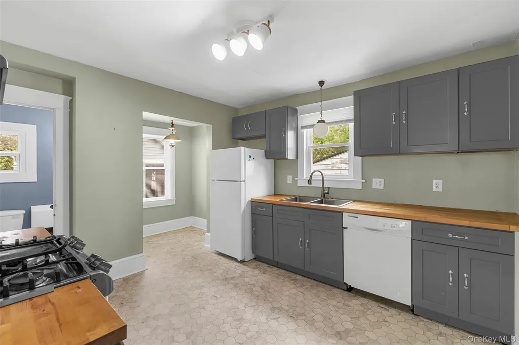 39 Pine Street Kingston NY 12401