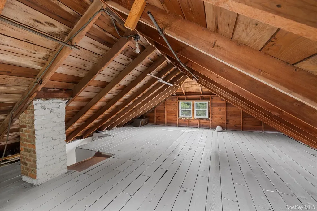 39 Pine Street Kingston NY 12401