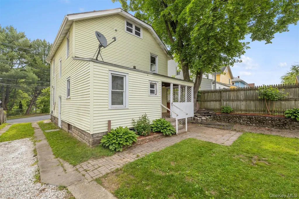 39 Pine Street Kingston NY 12401