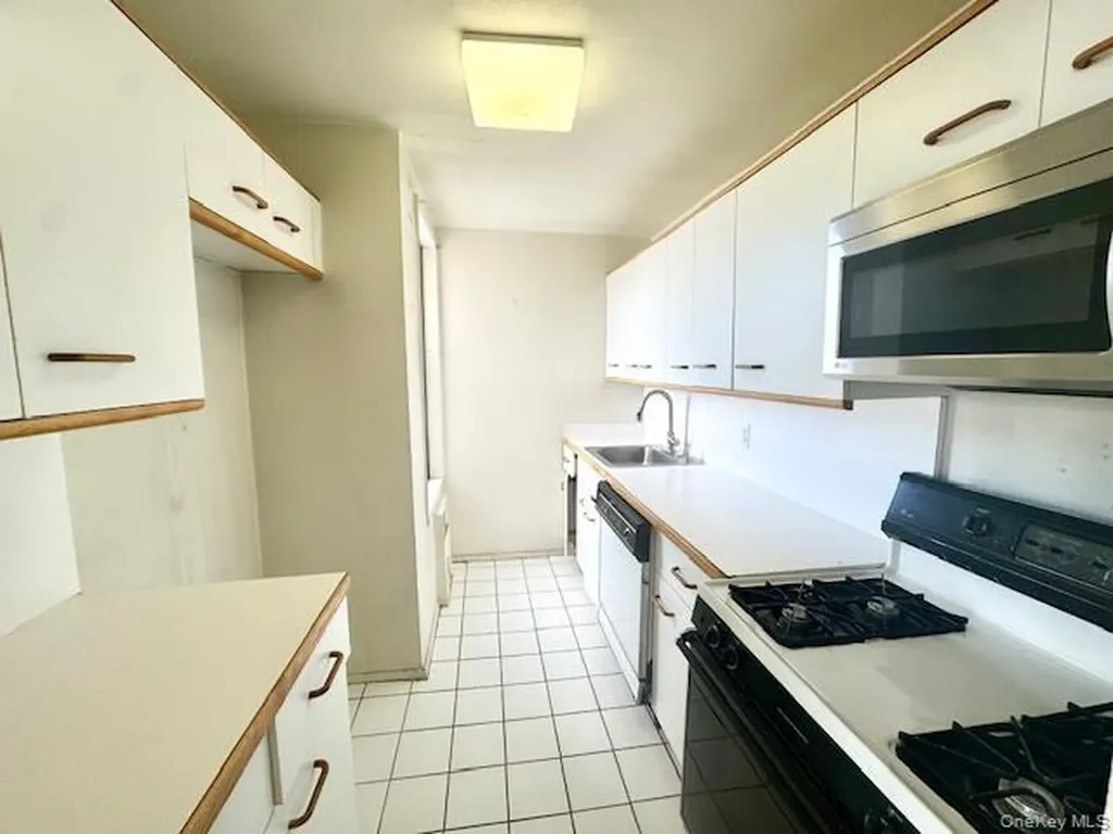 3855 3855 Shore Parkway Brooklyn NY 11235