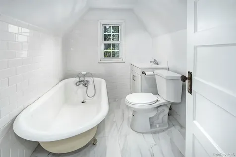 2 Byworth Road New Rochelle NY 10804