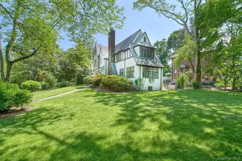 2 Byworth Road New Rochelle NY 10804