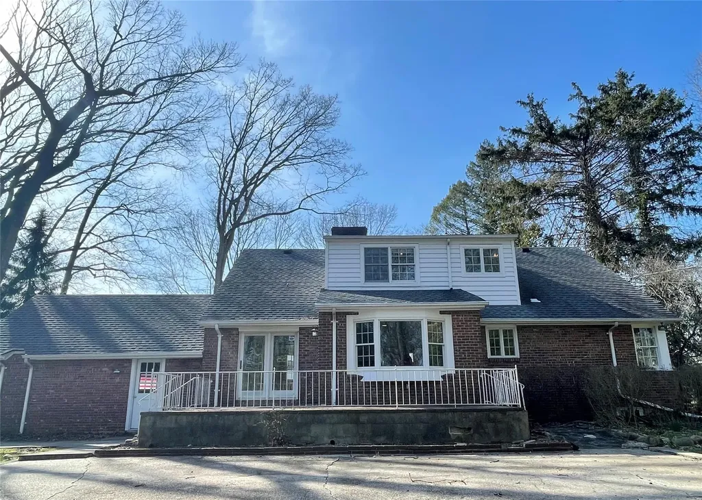 43 Glen Way Cold Spring Harbor NY 11724