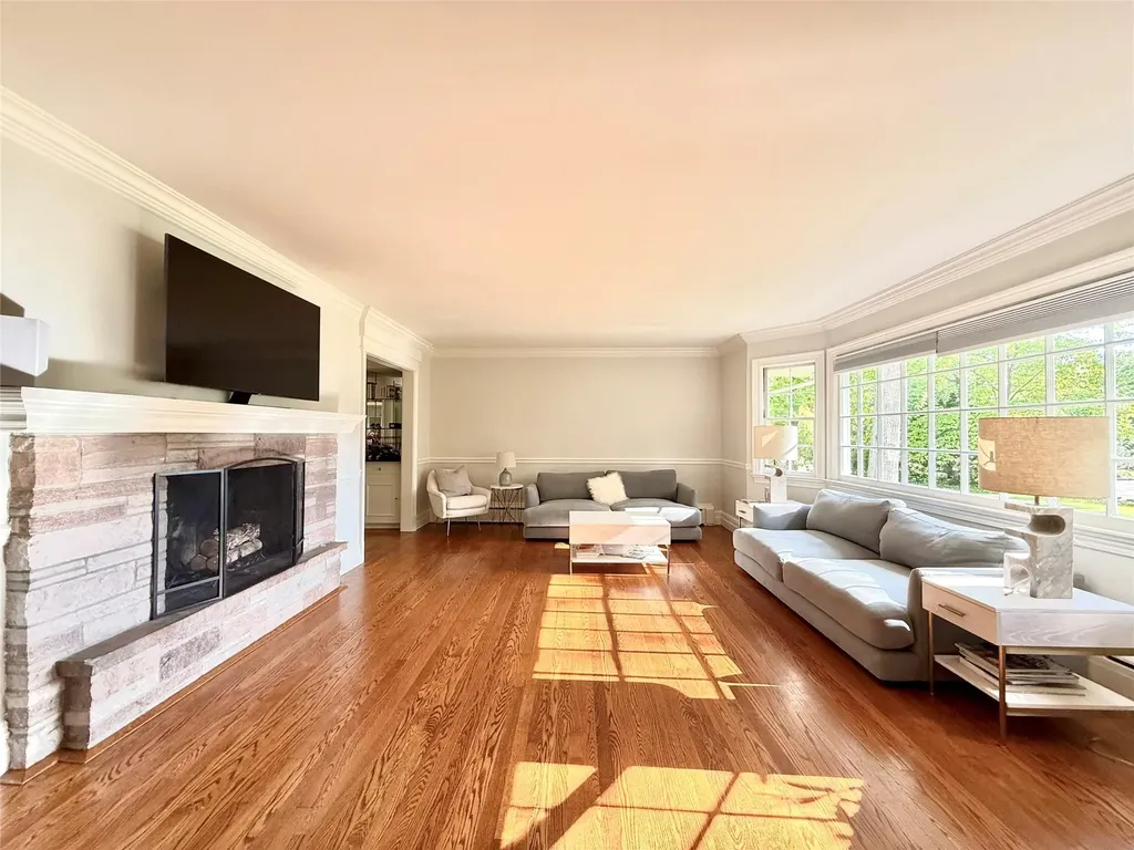 43 Glen Way Cold Spring Harbor NY 11724