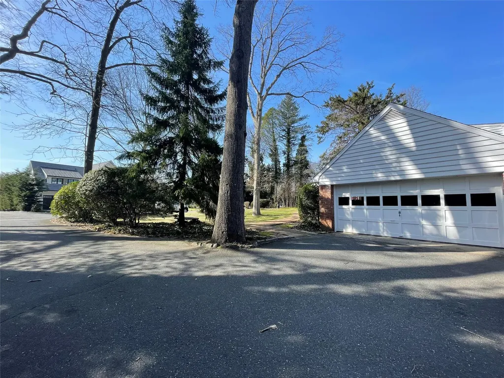 43 Glen Way Cold Spring Harbor NY 11724