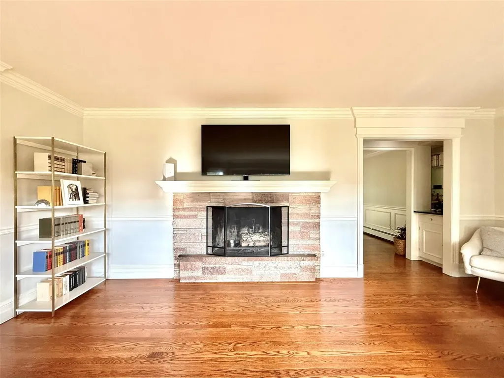 43 Glen Way Cold Spring Harbor NY 11724