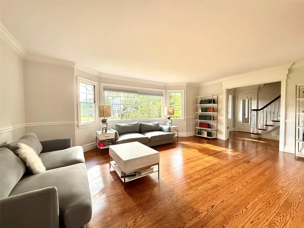 43 Glen Way Cold Spring Harbor NY 11724