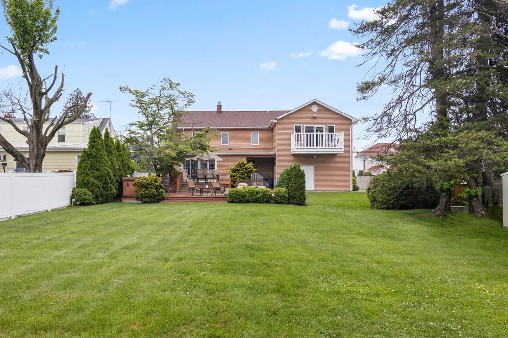 13 Evans Avenue Albertson NY 11507