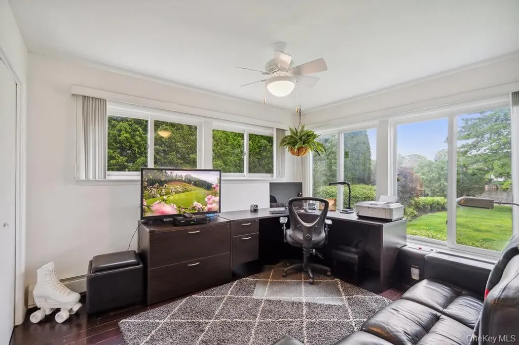 28 Deeringwood Lane Babylon NY 11702