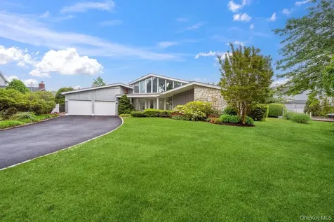 28 Deeringwood Lane Babylon NY 11702