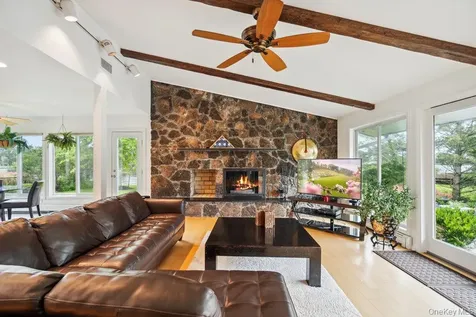 28 Deeringwood Lane Babylon NY 11702