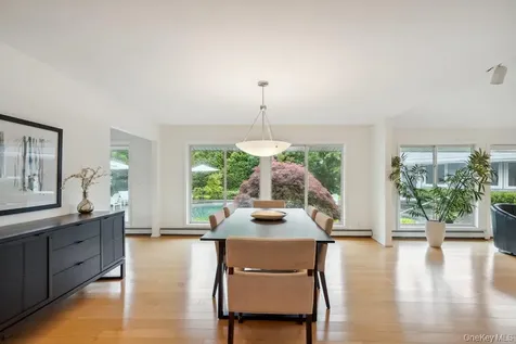 28 Deeringwood Lane Babylon NY 11702