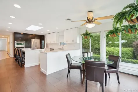 28 Deeringwood Lane Babylon NY 11702