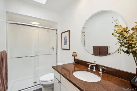 28 Deeringwood Lane Babylon NY 11702