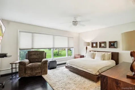 28 Deeringwood Lane Babylon NY 11702