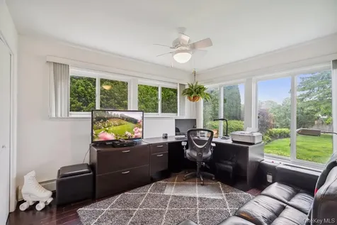 28 Deeringwood Lane Babylon NY 11702