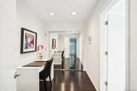 28 Deeringwood Lane Babylon NY 11702