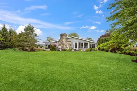 28 Deeringwood Lane Babylon NY 11702